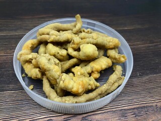 Crispy flour chicken intestine chips