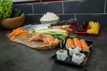 przygotowanie rolek sushi