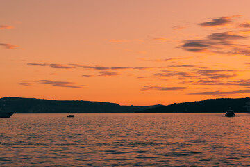 Naklejka premium sunset on the lake