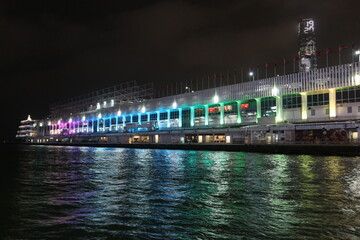 Fototapeta premium 香港の海と埠頭