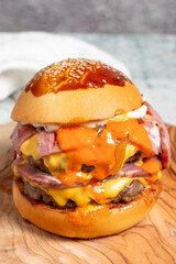 Double Hamburger. With Cheddar cheese, caramelized onions, Roast beef and special sauce. Hamburger with two meatballs on serving board