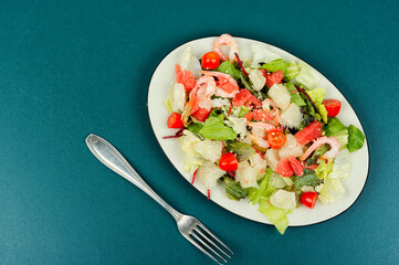 Delicious pomelo salad with shrimps.