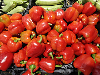 Raw red bell pepper in plastic basket on the shelf - 750438006