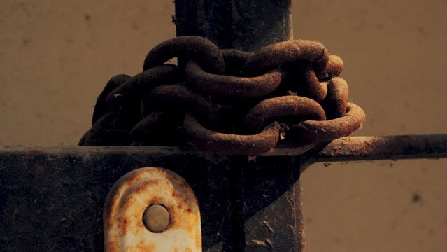 old rusty chain оn the door