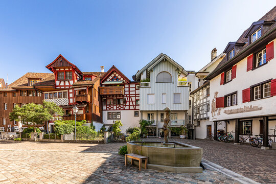 Switzerland, Thurgau, Arbon, Fountain on empty town square surrounded by historic houses