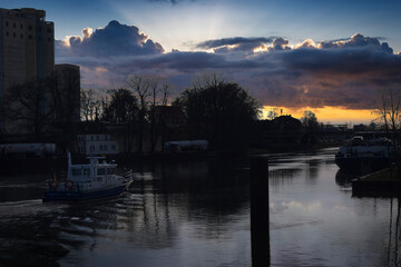 Naklejka premium sunset over the river