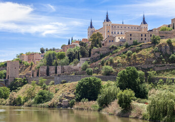 Fototapeta na wymiar View of the Alcazar in Toledo