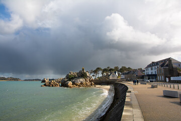 Joli paysage de mer en hiver sur la côte bretonne - France