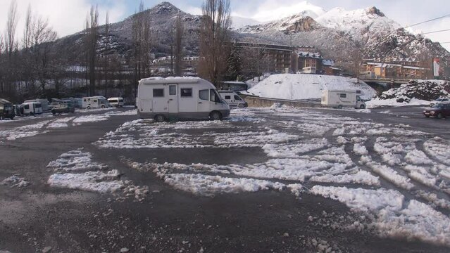 caravanas en invierno, en la nieve