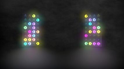 Helle bunte Scheinwerfer beleuchten eine dunkle neblige Bühne