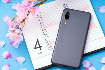 4月カレンダーとスマートフォン
