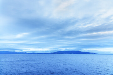 綺麗な海が広がる太平洋と一面の曇り空