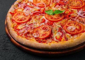 pizza with bacon onions and tomatoes