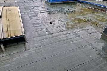 asphalt foil roof insulation is best tested by flooding it with water. rainwater drainage channels...