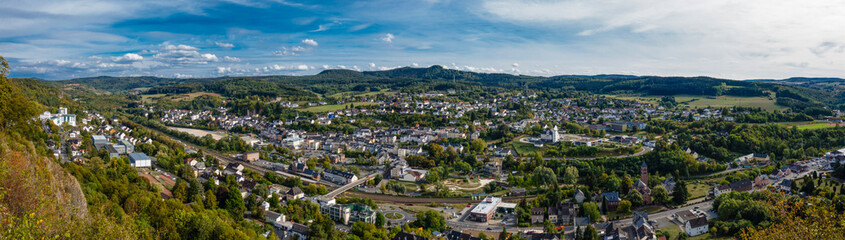 Fototapeta na wymiar Blick auf die Stadt Gerolstein in der Eifel