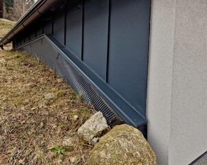 insulating film at the base of the wall protects against moisture. cup or stud insulation of the...