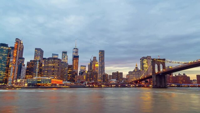 Time Lapse of New York cityscape with Brooklyn Bridge