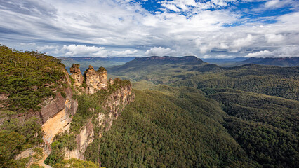 Fototapeta na wymiar The Three Sisters, Blue Mountains National Park, NSW, Australia