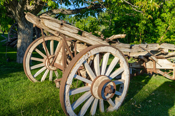Obraz premium old wagon wheel