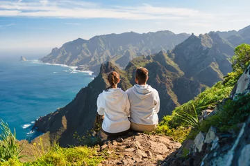 Abwaschbare Fototapete Kanarische Inseln Couple enjoying vacation in nature. Hikers watching beautiful coastal scenery.