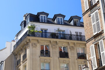 Fototapeta na wymiar Haussmannian building facade from Paris , real estate