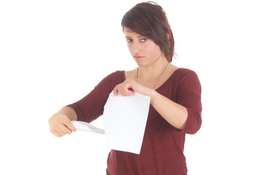 Frau mit Brief, ver&auml;rgert, lachend, freudig, traurig
