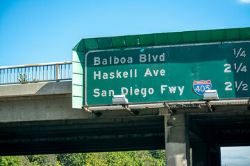 405 San Diego Fwy exit sign in Los Angeles - 750775855