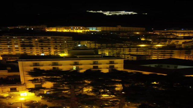 Drone. Verticale, Vista su Salerno: centro storico alto, monte Bona Dies, Castello Arechi