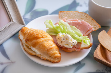 クロワッサンサンド