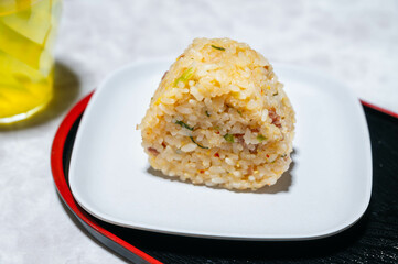 チャーハンのおにぎり