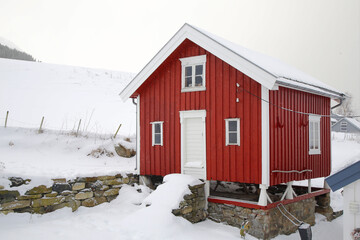 Casetta rossa nella neve. Nordland, Norvegia