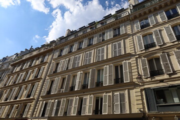 Fototapeta na wymiar real estate in Paris , Haussmanian building