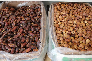 Dried and wet Medina date varieties