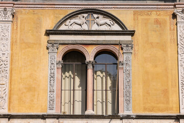 Fototapeta na wymiar windows of the loggia del consiglio building in Verona