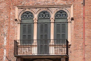 Fototapeta na wymiar historic windows in the oldtown of Verona