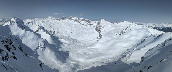 Ski tour Madrisa round tour in the Swiss and Austrian mountains. Great cross-border ski tour from...