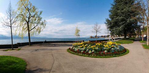 Lausanne, lakefront with flowers - 750883477