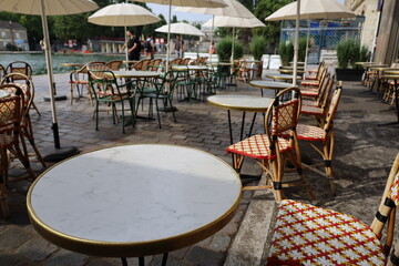 brasserie terrace on the Ourcq Canal embankments 