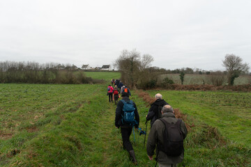 Groupe de randonneurs en Bretagne - France