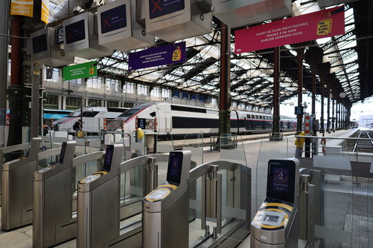 paris france 08  08 2024 : East train station of Paris
