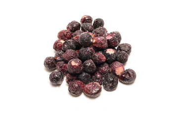白背景のフリーズドライされたブドウ