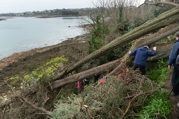 Groupe de randonneurs en Bretagne - France