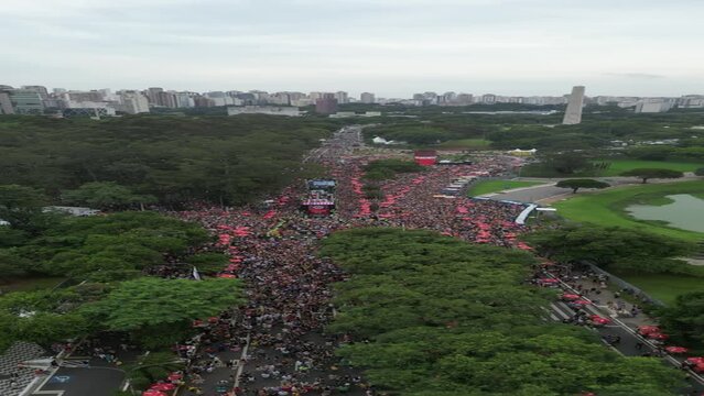 Carnaval Bloco S&atilde;o Paulo Samba Ibirapuera folia alegria diversidade multiculturalismo batucada fantasia anima&ccedil;&atilde;o cultura tradi&ccedil;&atilde;o rua m&uacute;sica dan&ccedil;a festa Brasil ritmo celebra&ccedil;&atilde;o colorido energia foli&atilde;o
