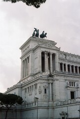 Obraz premium the facade of the house in rome
