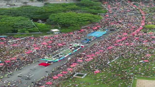Carnaval Bloco S&atilde;o Paulo Samba Ibirapuera folia alegria diversidade multiculturalismo batucada fantasia anima&ccedil;&atilde;o cultura tradi&ccedil;&atilde;o rua m&uacute;sica dan&ccedil;a festa Brasil ritmo celebra&ccedil;&atilde;o colorido energia foli&atilde;o