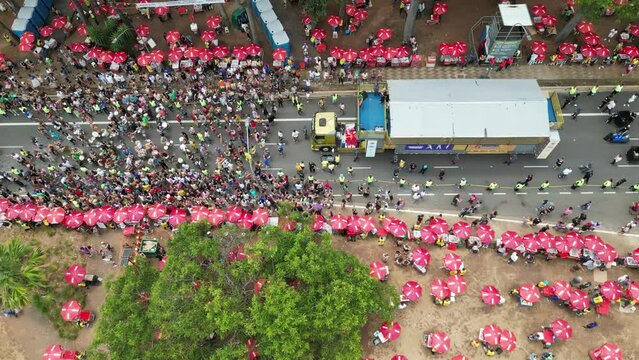 Carnaval Bloco S&atilde;o Paulo Samba Ibirapuera folia alegria diversidade multiculturalismo batucada fantasia anima&ccedil;&atilde;o cultura tradi&ccedil;&atilde;o rua m&uacute;sica dan&ccedil;a festa Brasil ritmo celebra&ccedil;&atilde;o colorido energia foli&atilde;o