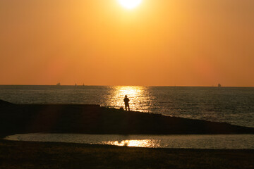 Fototapeta premium 海に沈む夕日
