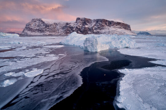 Thin new ice, seaice melting, thawing - global warming effects