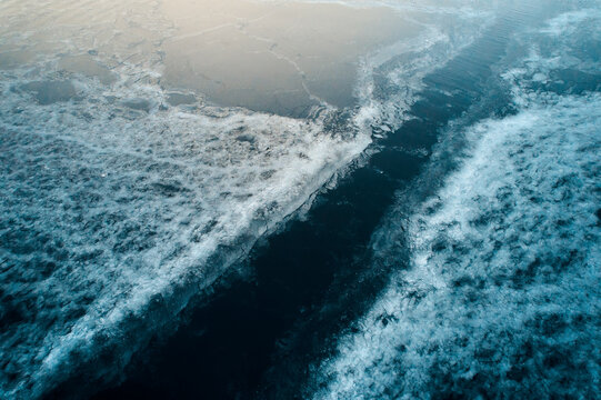 Formation of new Arctic sea ice cracked - manmade destruction