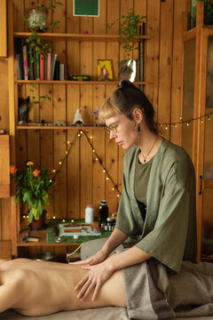massage with hands explaining girl